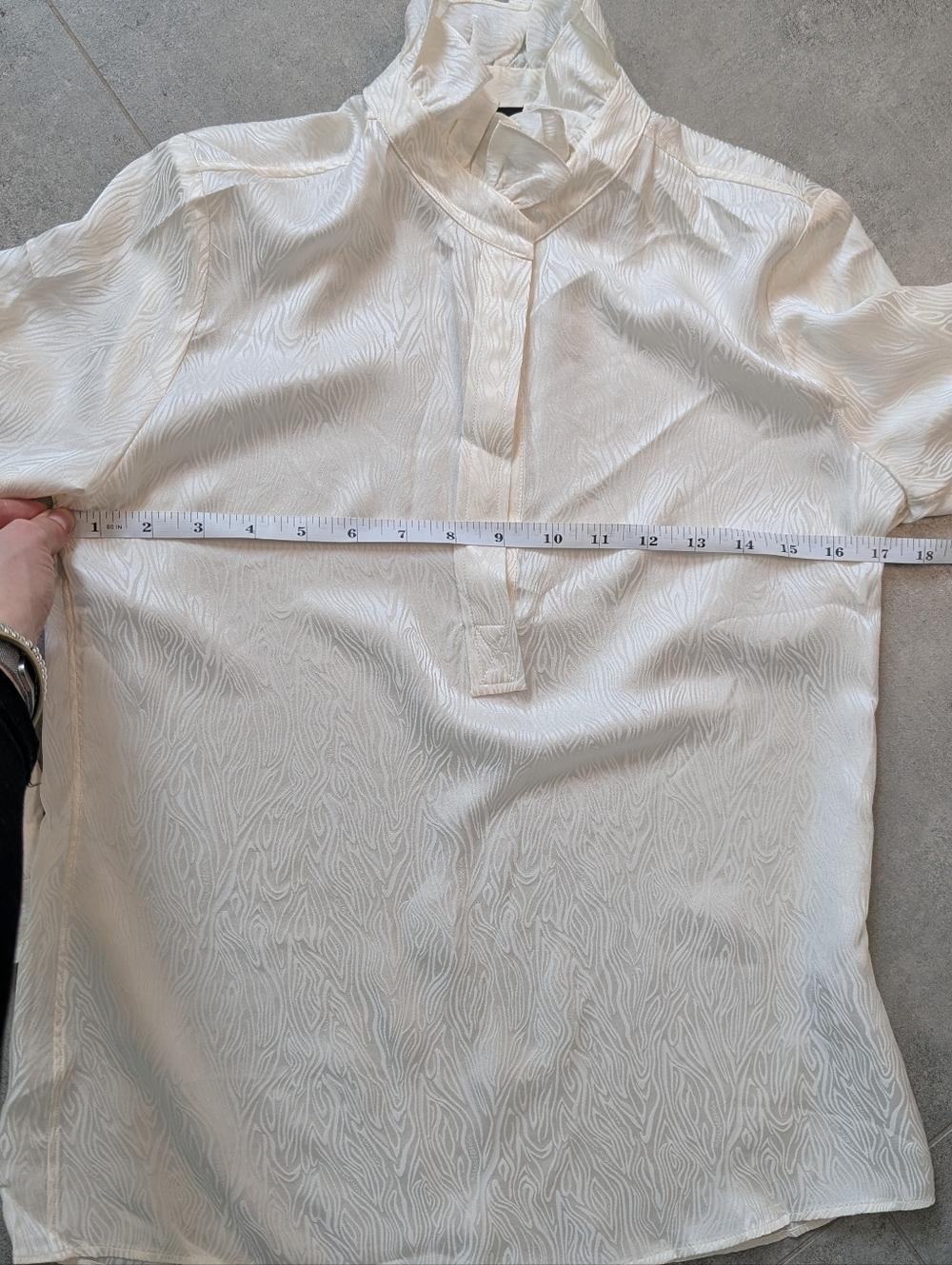 Nili Lotan Silk Zebra Jacquard Blouse XS Ivory Ruffle Collar Luxury - Picture 9 of 9